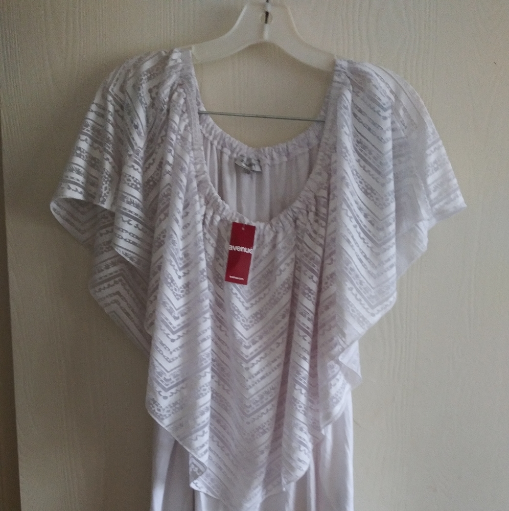 Avenue women's top